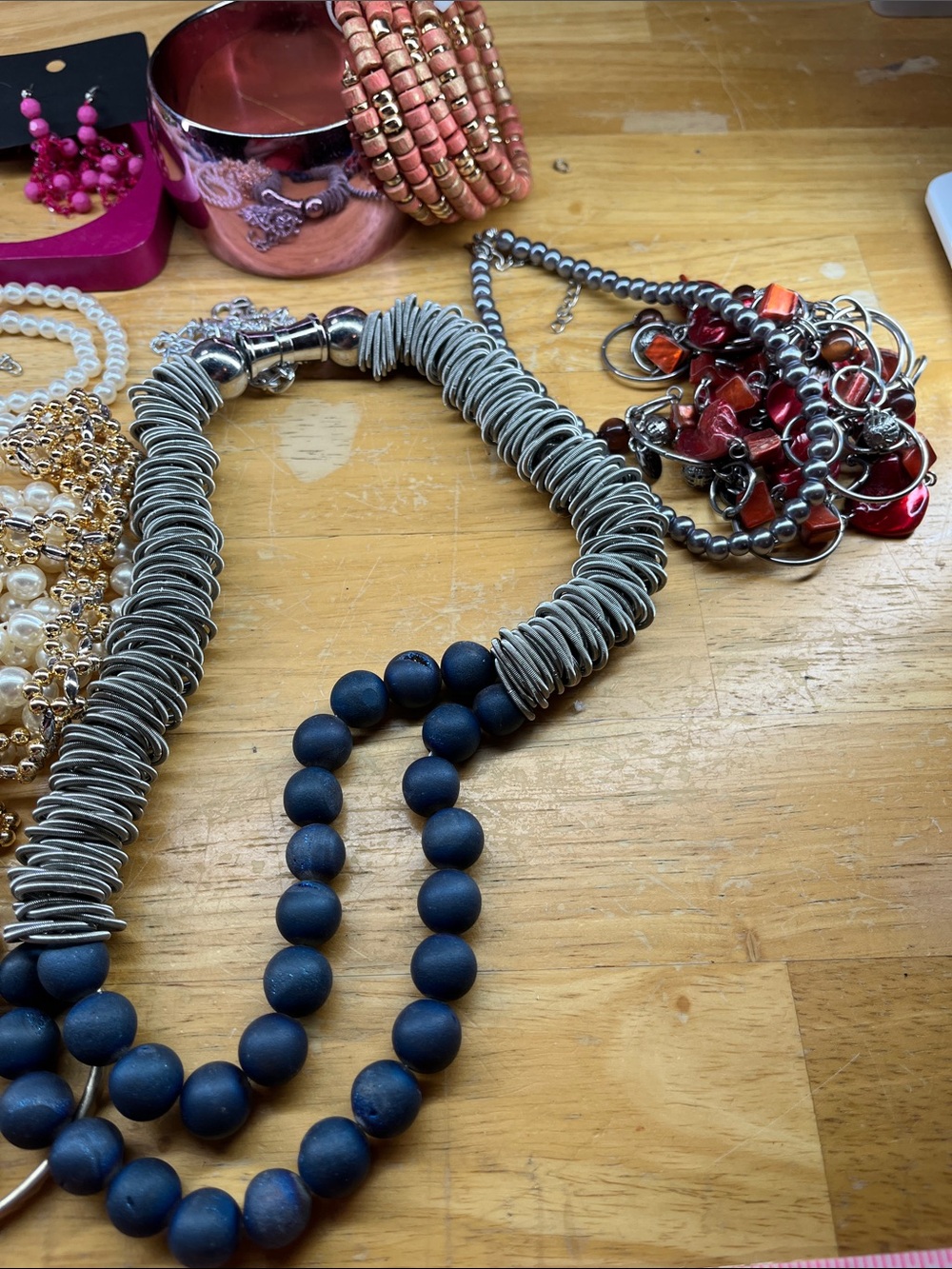Scrap jewelry lot, lot 0517A, 4.36 lbs - Picture 9 of 11